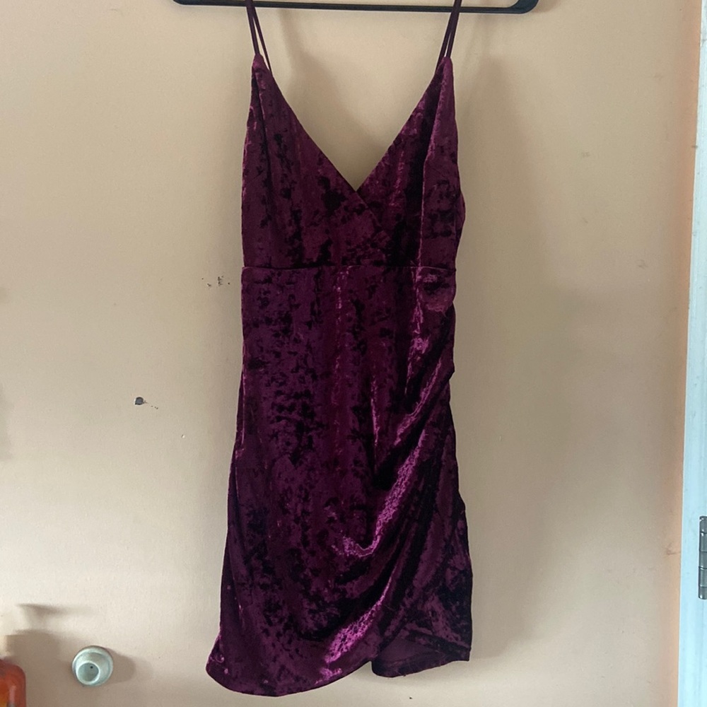 Ruched burgundy velvet cropped mini bodycon dress
